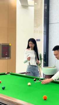 这台球一打一个不吱声娄嘉嘉我爱打台球