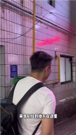 一个背包一双手给路人变魔术第15个城市长沙