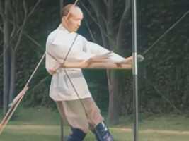 1934年古代武状元训练真实影像，双手推铁球，力量惊人！武术格斗搏击