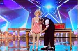 魔术师台上表演，屡次失误，没想到竟是王者，结局大反转#魔术#歌曲百鬼夜行