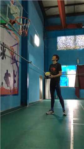 你们要的扣篮视频没有篮球就拿排球应付一下